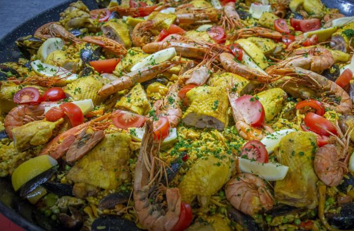 Nous vous suggérons des plateaux-repas aux saveurs variées.