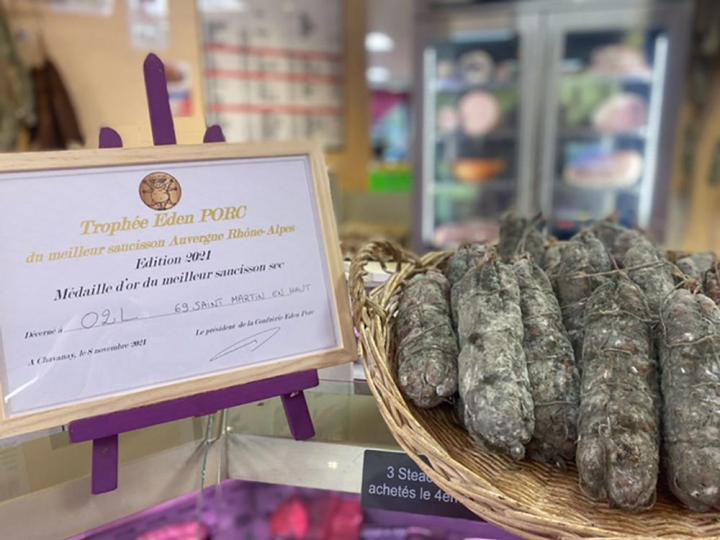 Nous vous proposons de savoureux produits charcutiers faits maison.